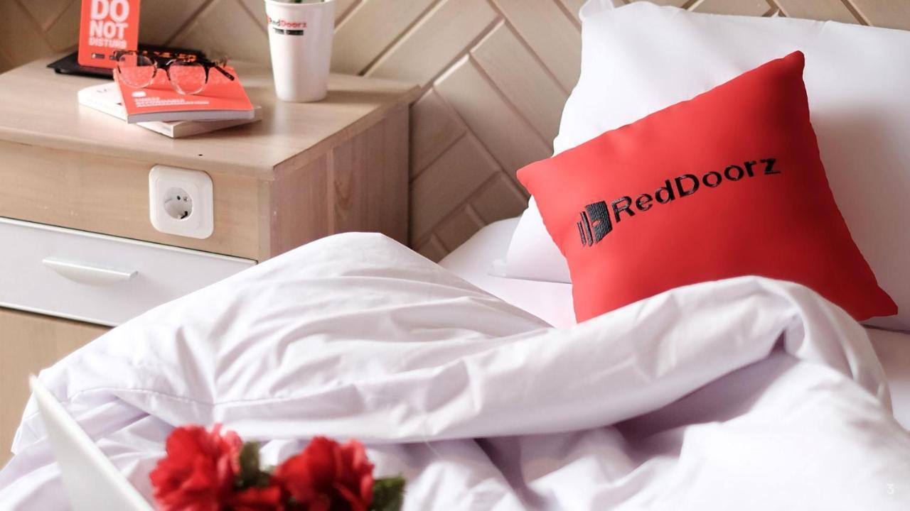 Reddoorz Marieline 2 Hotel Bandar Ho Chi Minh Luaran gambar